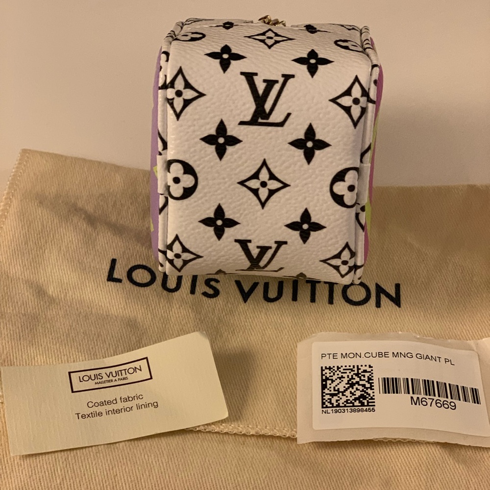 SALE Louis Vuitton Cube Coin Pouch Limited Edition - Picture 7 of 8
